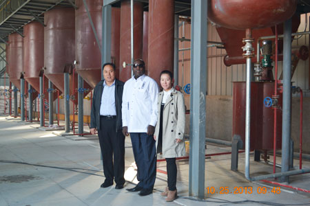 customer from Burkina Faso visiting peanut oil refinery factory